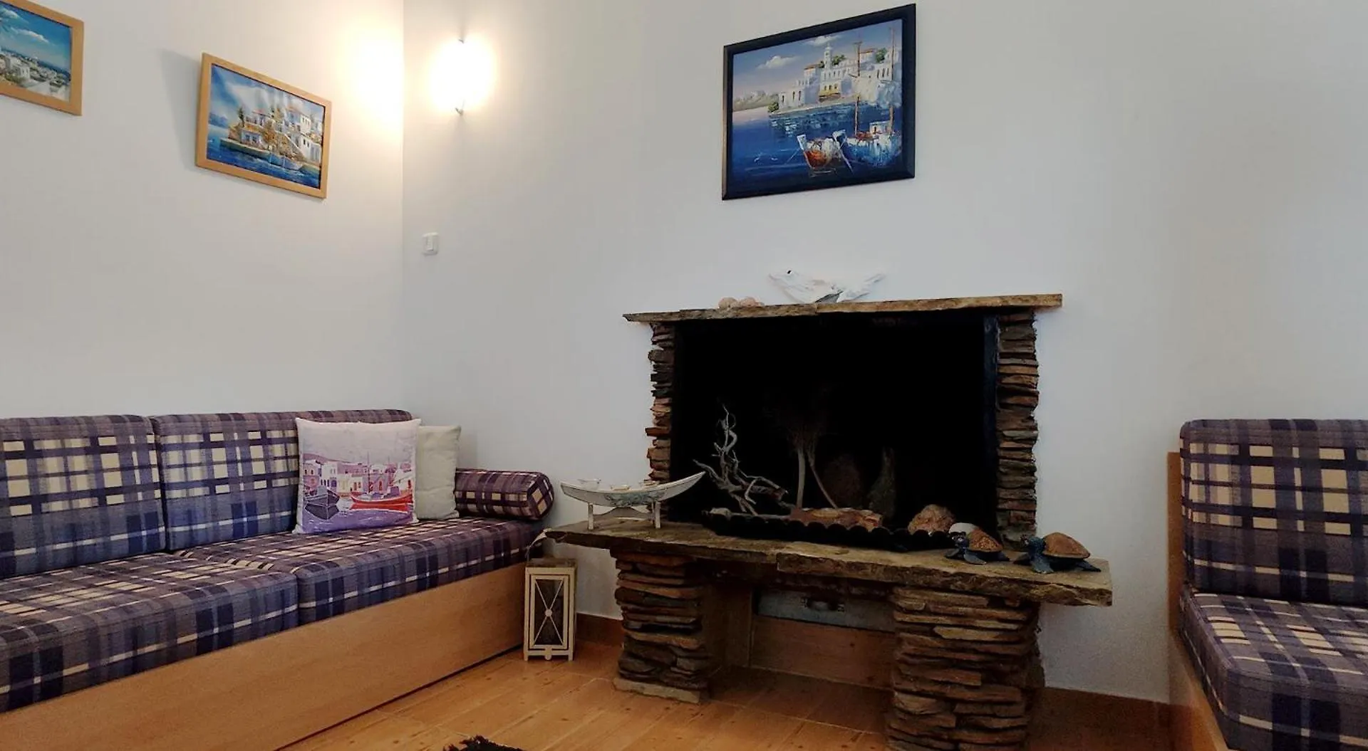 Holiday home Wooden Beach House / Nea Roda, Halkidiki